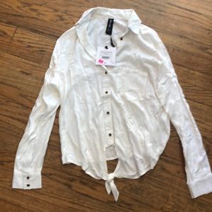 New woman’s shirt button up very cute S/S